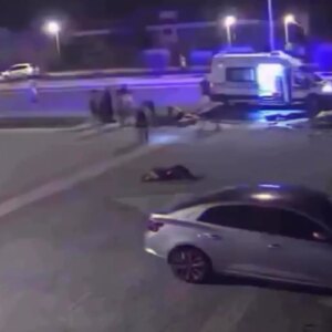 ambulans kaldirima carpti 3 saglik calisani yarali xJnVNW7L