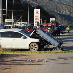 anne ve oglunun oldugu kazada yurek burkan detay dred3mQF
