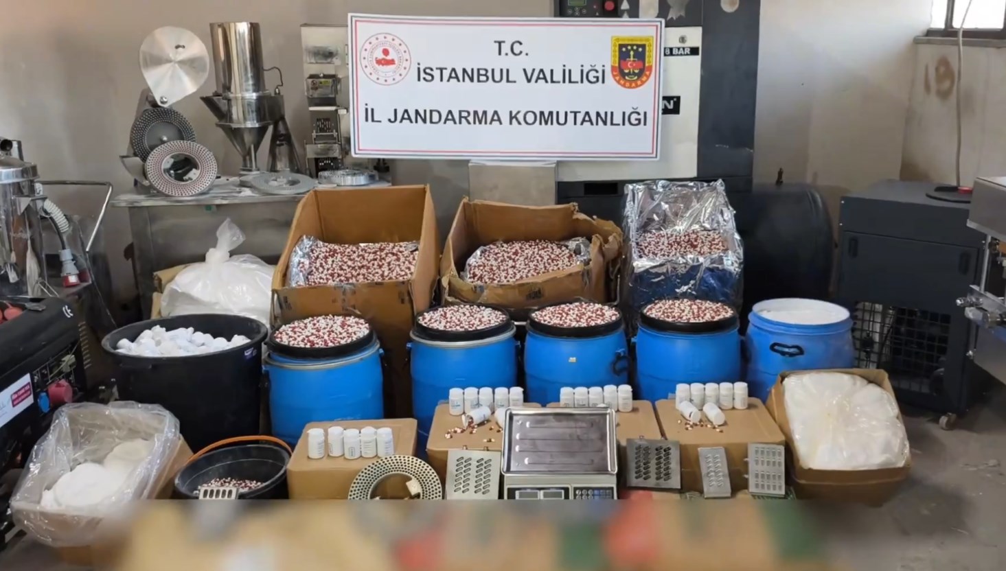 istanbulda uyusturucuoperasyonu 2 suphelitutuklandi uK2KQDDt