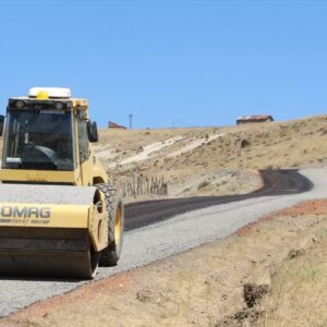 karliovada yol calismalari devam ediyor nh7HMecy