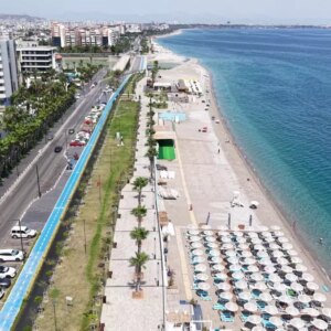 konyaaltinda golgelikler kaldirildi CpnbwXV5