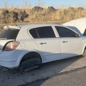 sanliurfada otomobil istinat duvarina carpti 4 yarali OwBnkcNZ