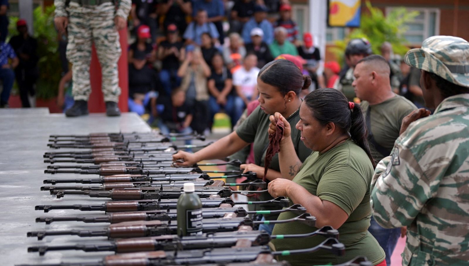 abdye karsi askeri hamle venezuelada siviller silahlaniyor SVhe2Bke