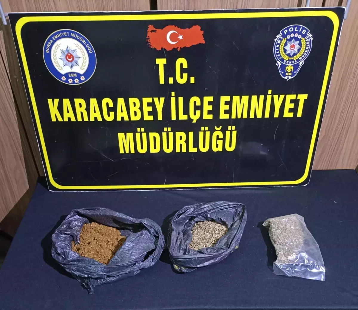 bursada uyusturucu baskini genc kadin serbest 8AfStJAK