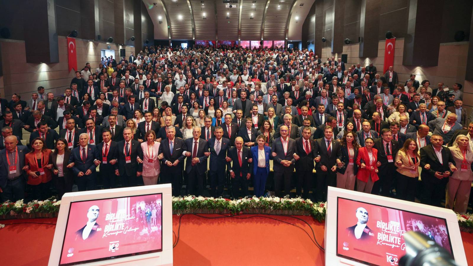 chp orgut temsilcileri meclisi sonuc bildirgesi yayimlandi siyasal rejim tasarimi olarak parlamenter demokrasi esas alinacak MFRNTEUr