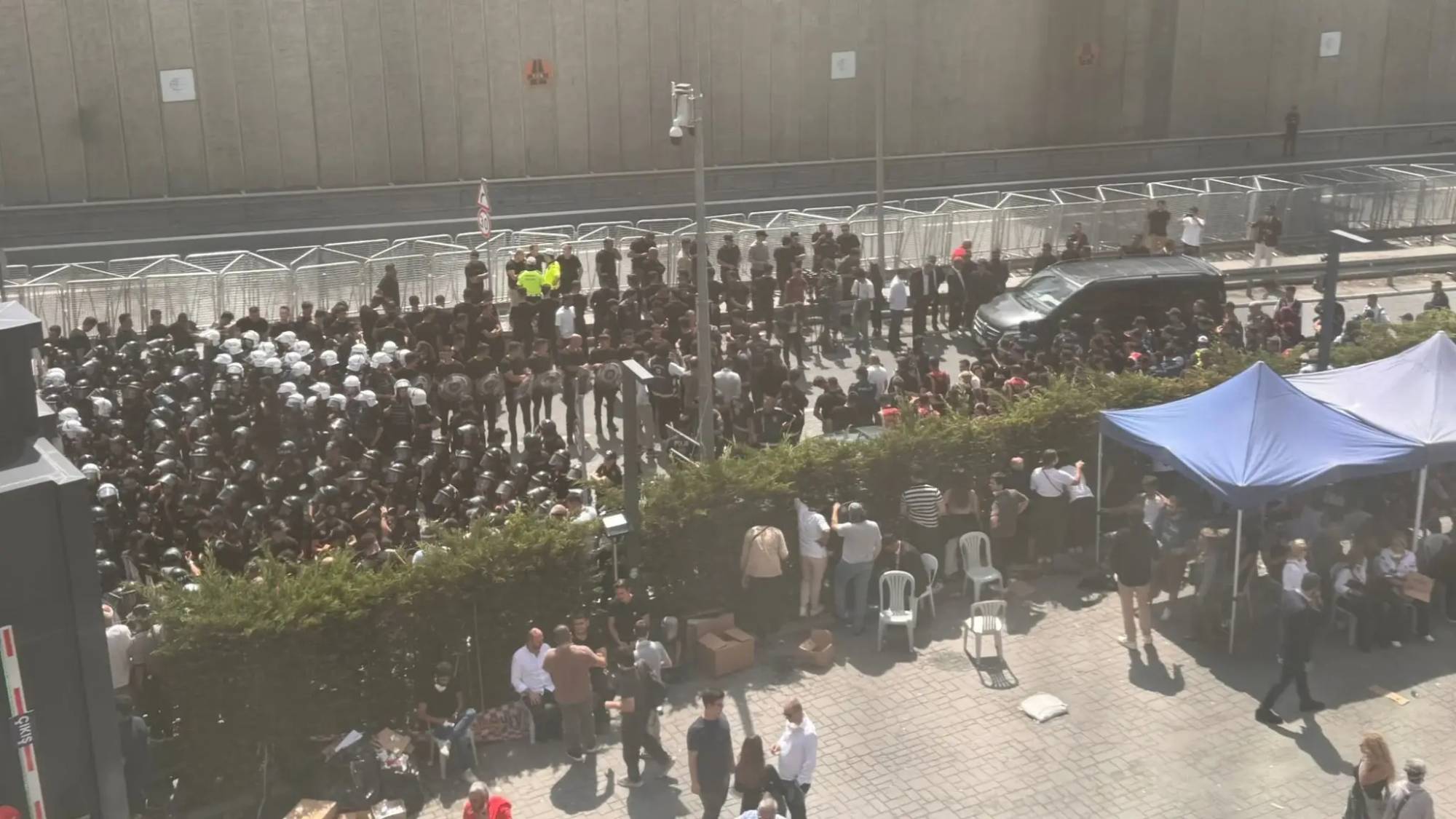 chpden yerlikayaya kanunsuz emirlerle hukuka aykiri bir sekilde baba ocagimiza saldiri emrini siz mi verdiniz YU6LxUH7