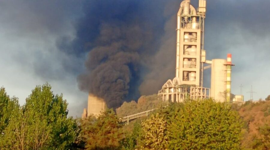 duzcede cimento fabrikasinda yangin cikti 3MzQzxHF