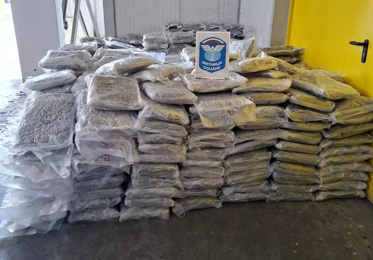 edirnede freze makinesinde 739 kilo esrar ele gecirildi V68SfPs1