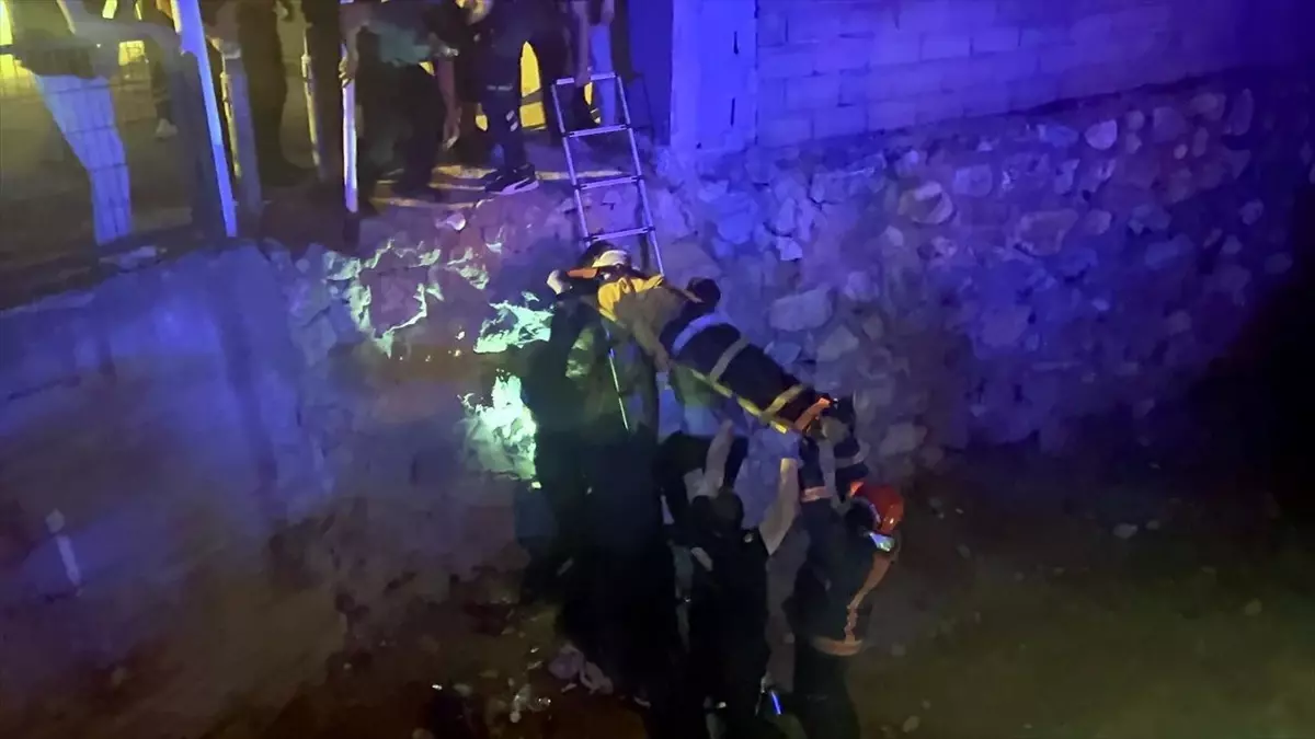 motosiklet dereye yuvarlandi aNNMZCE4