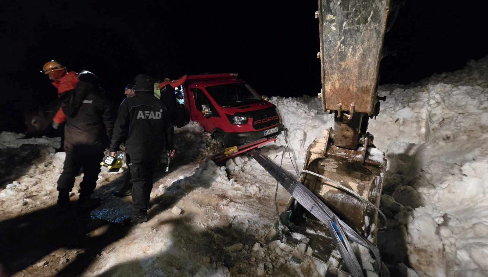 yaylada araclarin uzerine cig dustu 15 vatandas kurtarildi vLj98UzP