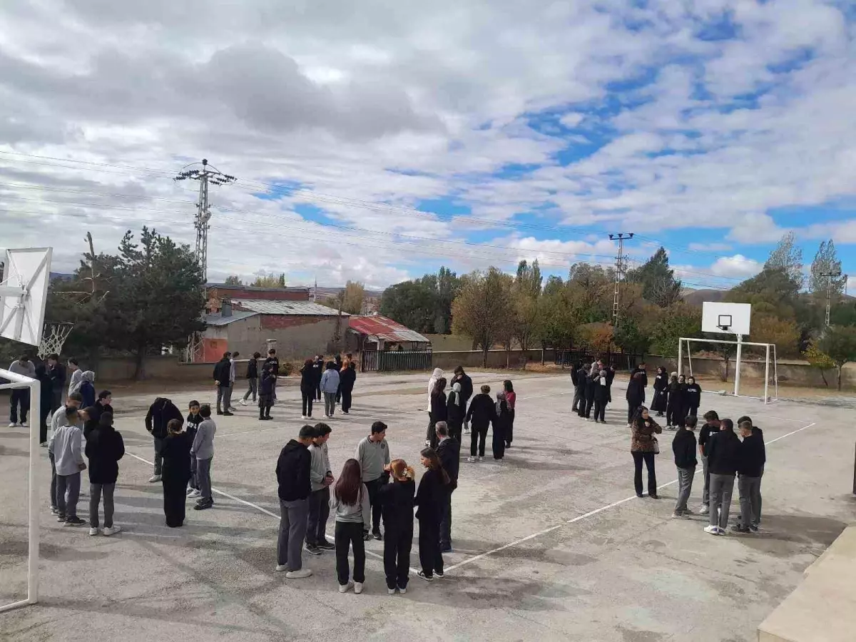 aydintepedeki okullarda afet tatbikati gerceklestirildi 6nejGnPC.jpg