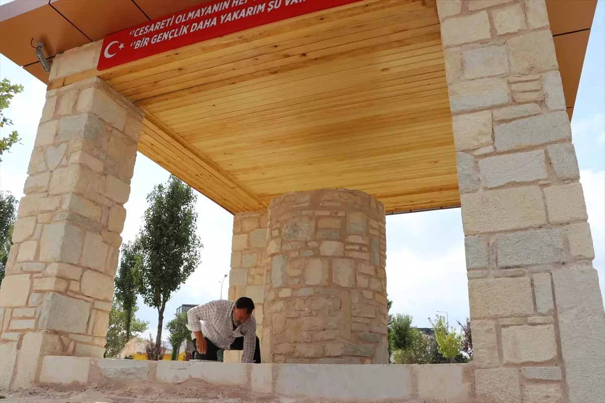 elazigda sehit oglunun adina yaptirdigi hayir cesmesinin isciligini de yapiyor 7qVTAFh3