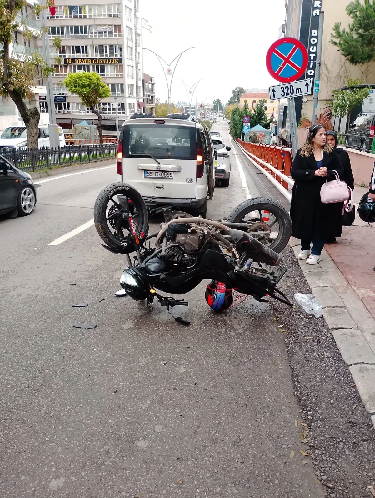 motosiklet dolmusa carpti 16 yasindaki surucu yarali Zn5vUwOU.jpg