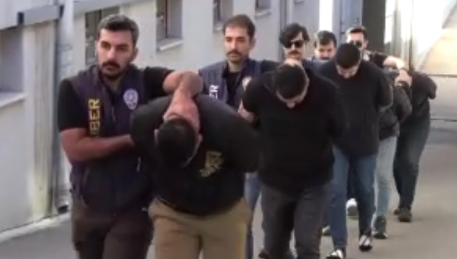 sazan sarmali yonetimiyle 1 milyon liralik vurgun 2AQIdD8S.jpg