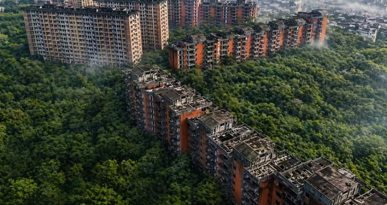 40 Yıllık Proje Tehlike Saçıyor: Jacarepagua’daki Binalar Batmaya Devam Ediyor