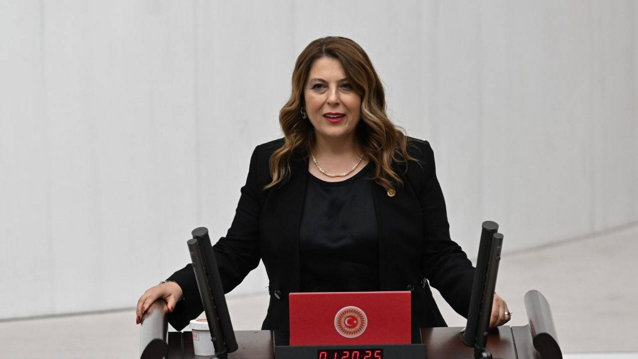 chpli-gezmis-maden-nobetini-meclise-tasidi-ulkeye-onurlu-bir-gelecek-birakalim-Lgh6irTV