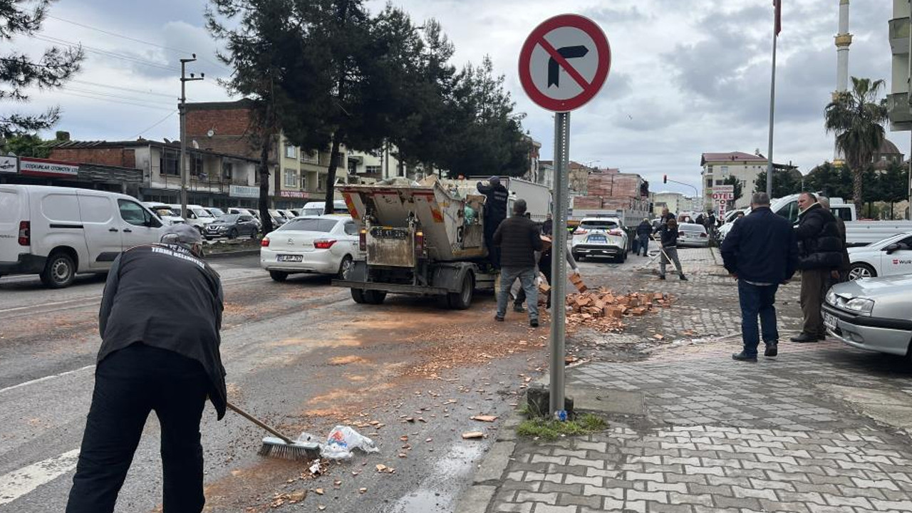 Samsun’da Zincirleme Kaza: Kadına Çarpan Araç Tuğlaları Saçtı, Eşini Kurtarmaya Çalışan Koca Yaralandı