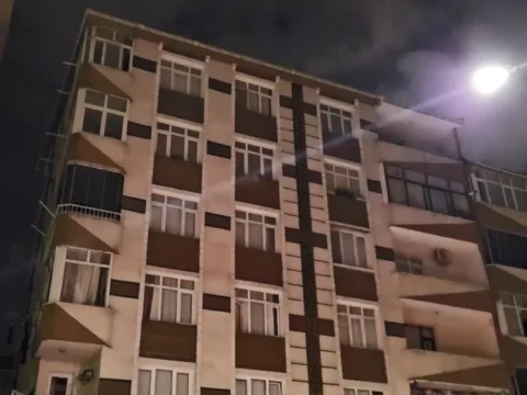 Bahcelievlerde hareketli anlar kolonlarindan ses gelen apartman tahliye edildi UzafjUOH