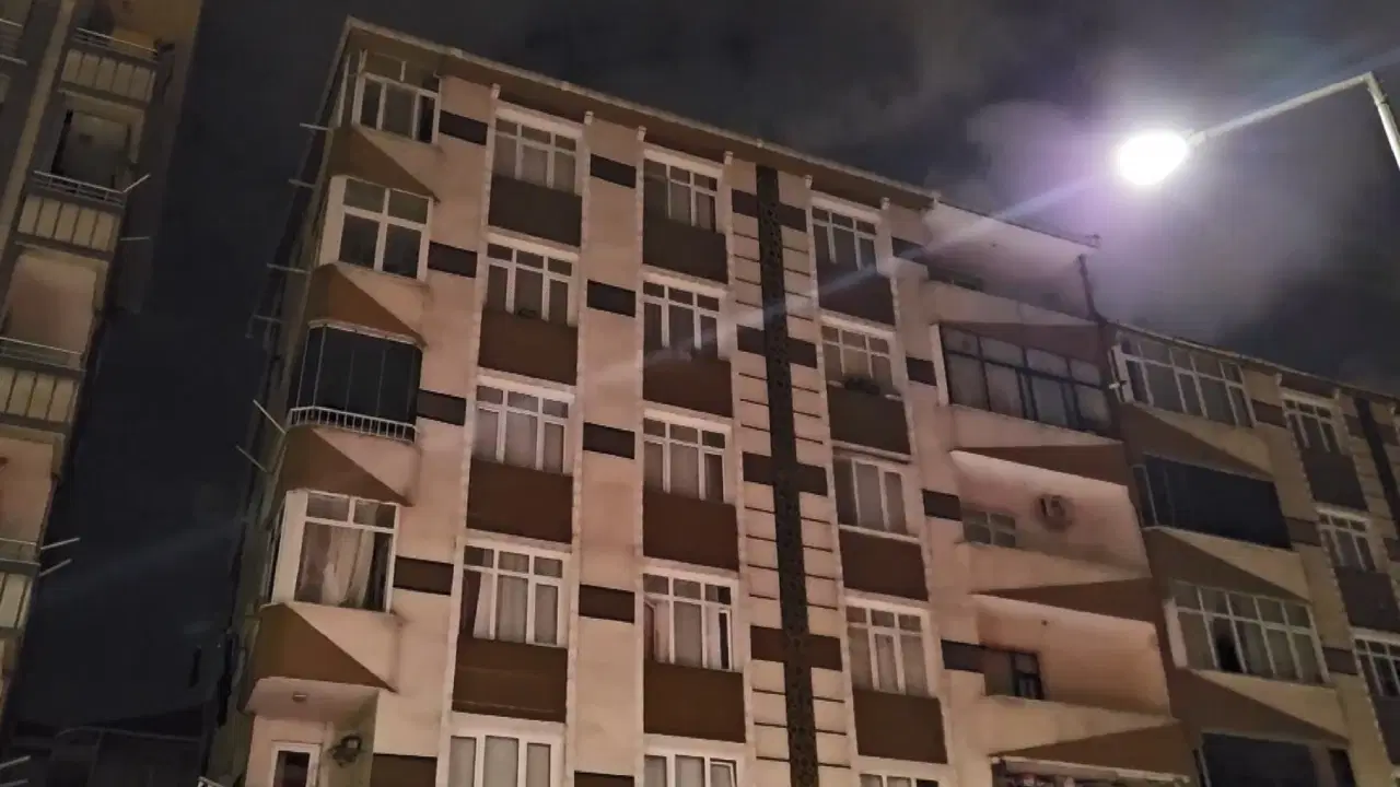 Bahcelievlerde hareketli anlar kolonlarindan ses gelen apartman tahliye edildi UzafjUOH