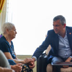 Ozgur ozel sair ahmet tellinin ailesini ziyaret etti 3duyWYXD